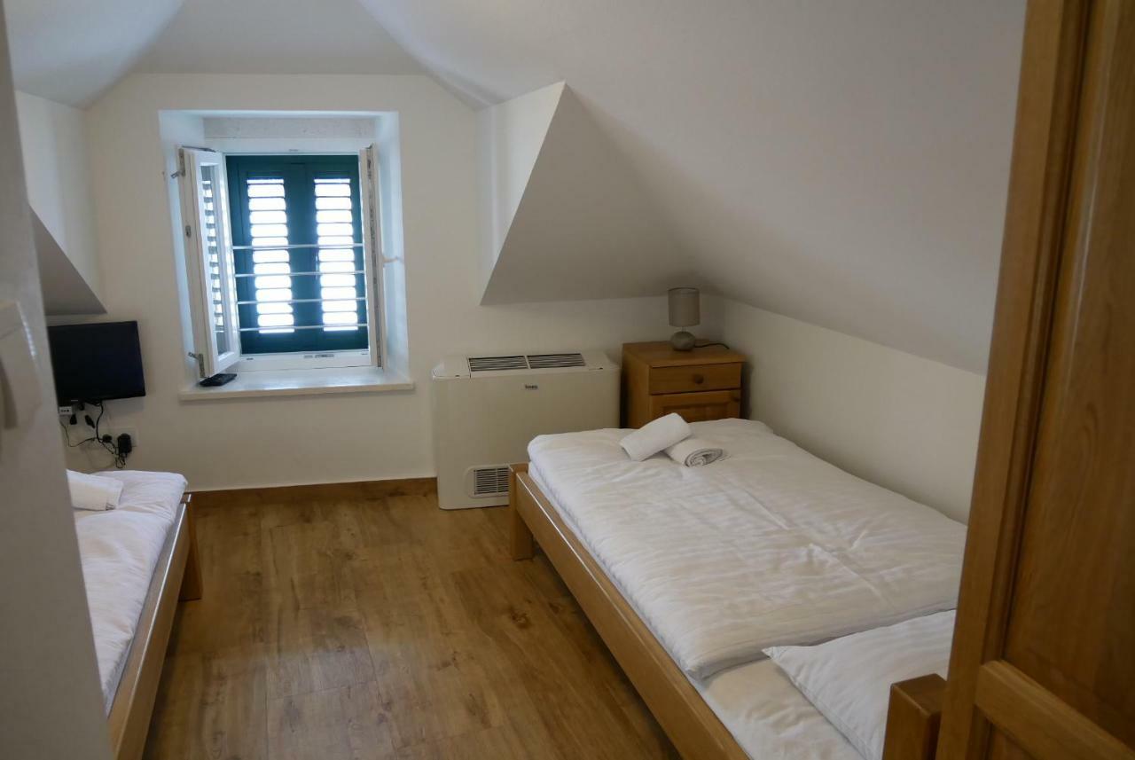 Guest House Jere Old Town Rogoznica  Esterno foto